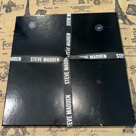 Steve Madden NWB! Mustard Yellow Hat Plaid Multicolor Scarf Box Gift Set - Picture 5 of 11